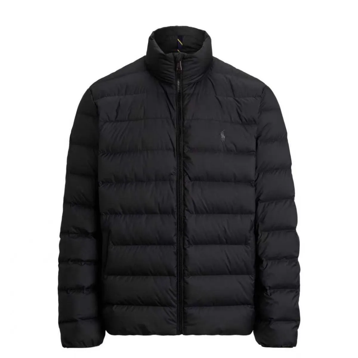 P306 💰 Polo Ralph Lauren 24ss Classic Stand Collar Spare Rib Bread Jacket Down Jacket Series. Solid color Ralph is going crazy this year. The new rib down jacket is a must-have for winter. It is made of nylon and nylon double double-layer sealing design will not cause any cotton leakage. The built-in drawstring buckle is adjustable and windproof and cold-proof. Ralph Lauren comes from the United States and has a strong American flavor. There are two brands under the name of Ralph Lauren: Poloby Ralph Lauren and Ralph Lauren has created a sales field of high-quality fashion in the world and continues the reputation of designer Ralph Lauren and the glorious image of the Ralph Lauren brand. 👍 Color: Black White Navy Size: M-L-XL-XXL Plane measurement unit CM, due to different measurement methods, there is an error of 2-3cm within the normal range Size Length Bust Sleeve length Shoulder width M 70 122 67 47.5 L 72 126 68 49 XL 74 130 69 50.5 2XL 76 134 70 52